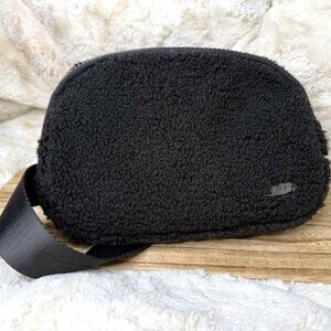 Lole Sherpa Fleece Belt Bag Travel Fanny Pack Carry All One Size Black NWOT